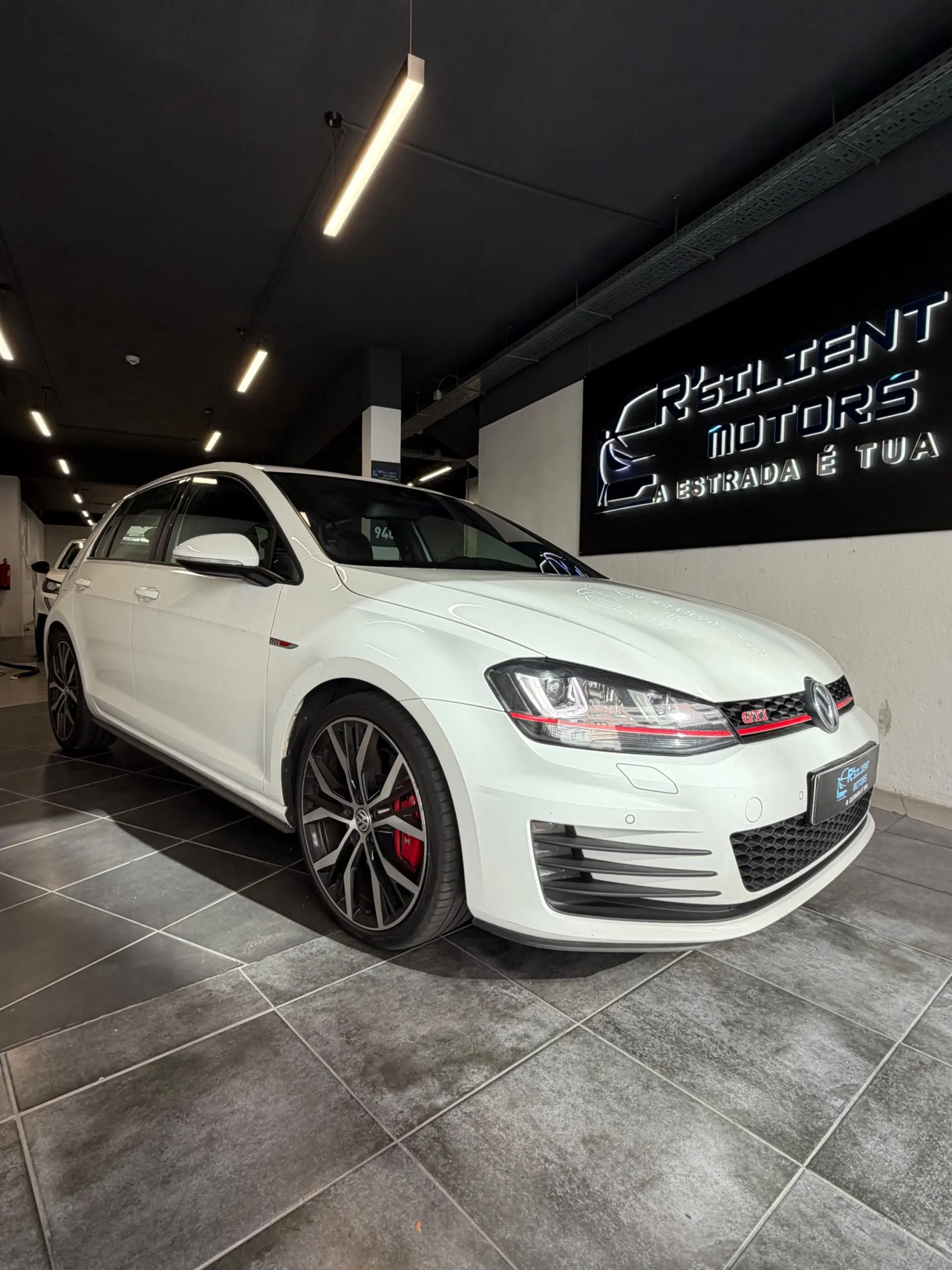 Volkswagen Golf Outro 14