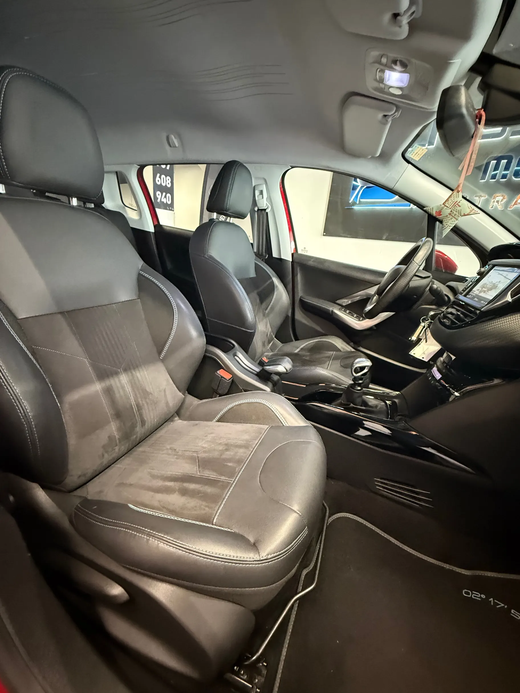 Peugeot 2008 1.2 PureTech Allure 22