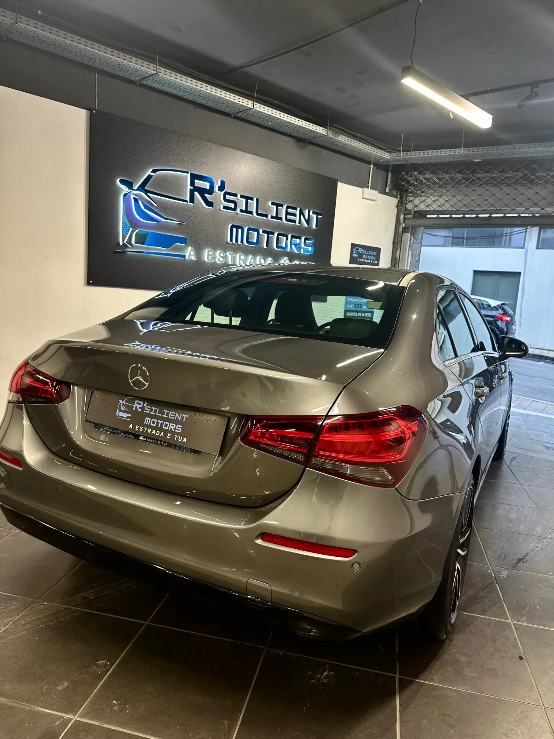 Mercedes-Benz A 180 Limousine d Progressive Aut. 13