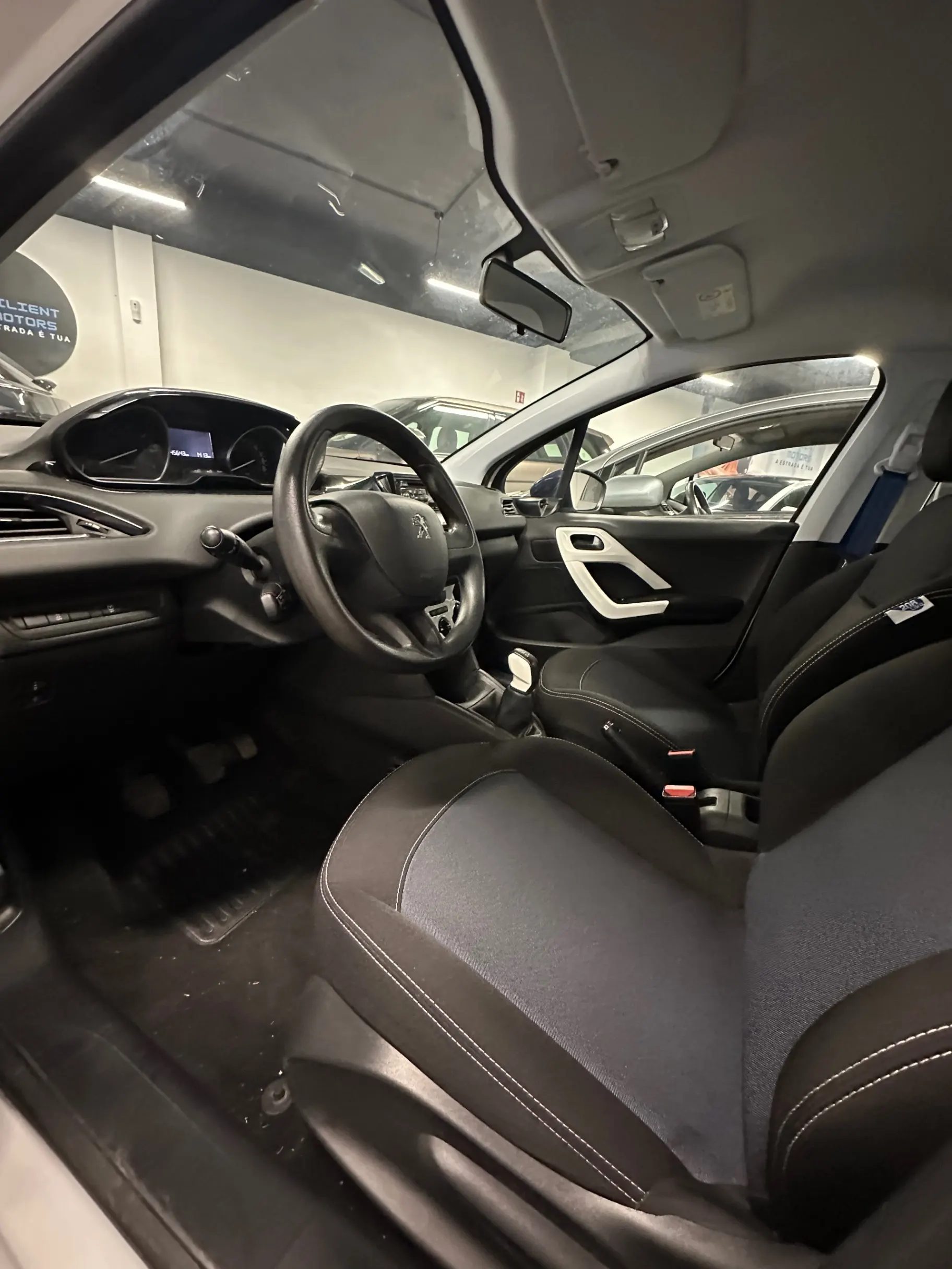 Peugeot 208 1.0 VTi Access 6