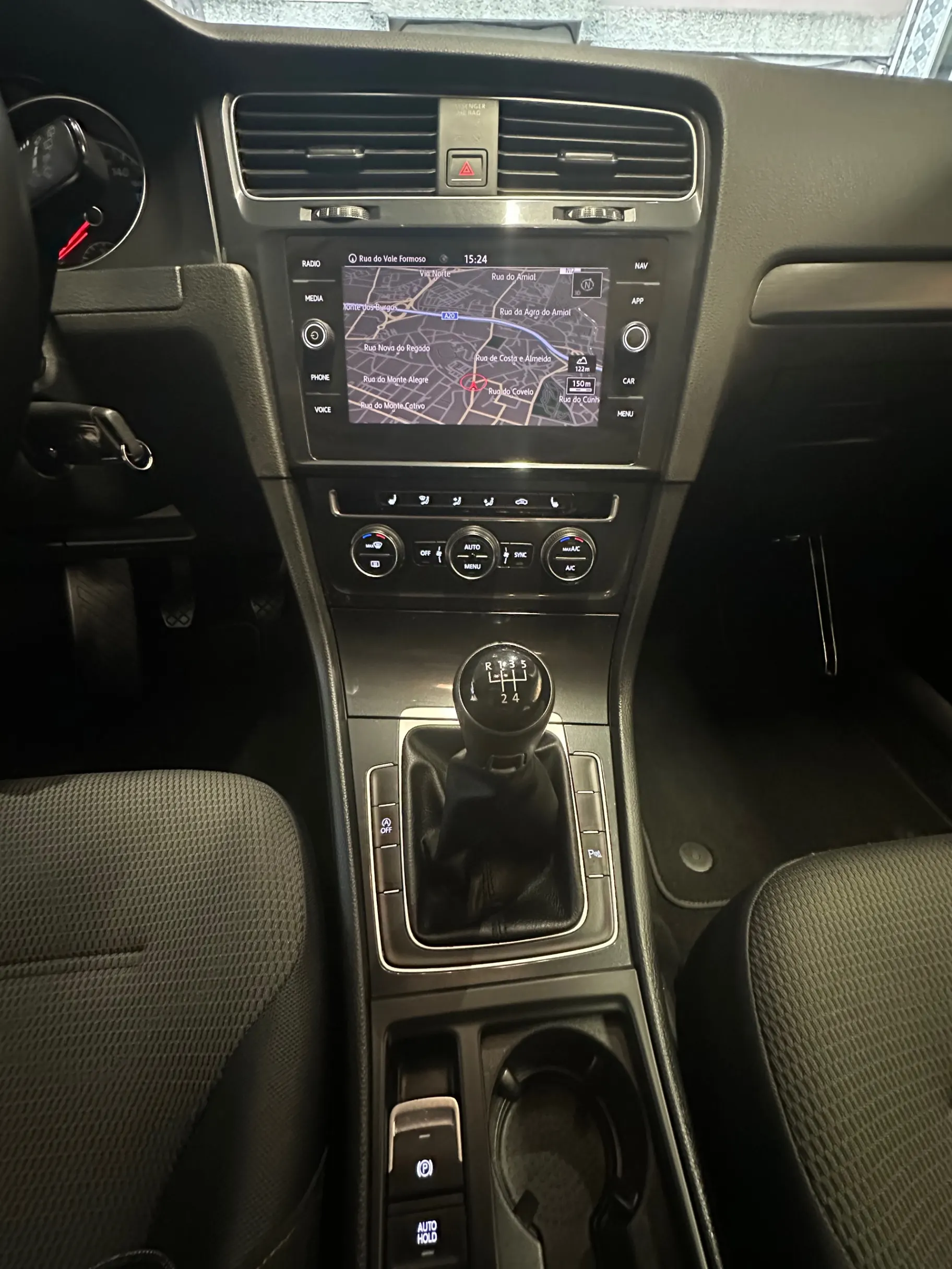 Volkswagen Golf 1.6 TDi BlueMotion Confortline 25