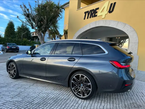 BMW 318 d Touring Advantage Auto 2