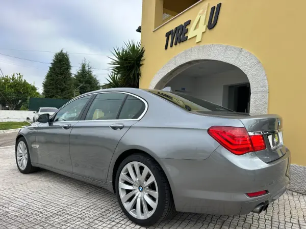 BMW 730 d Pack M 8