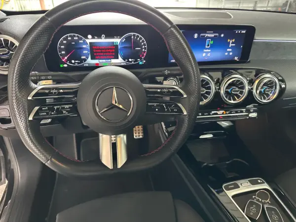Mercedes-Benz A 250 e AMG Line 6