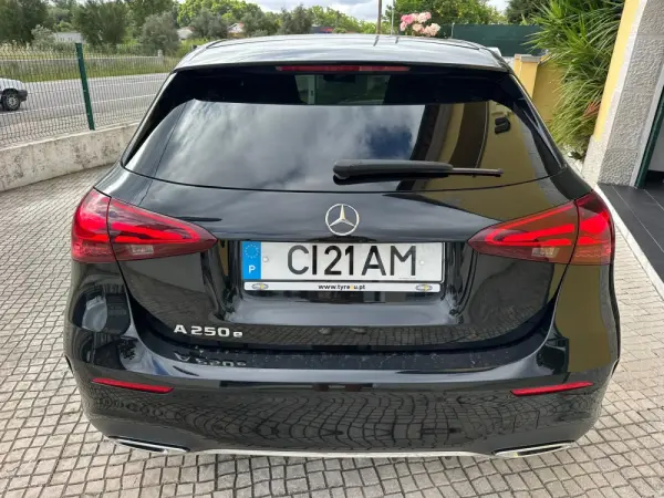 Mercedes-Benz A 250 e AMG Line 5