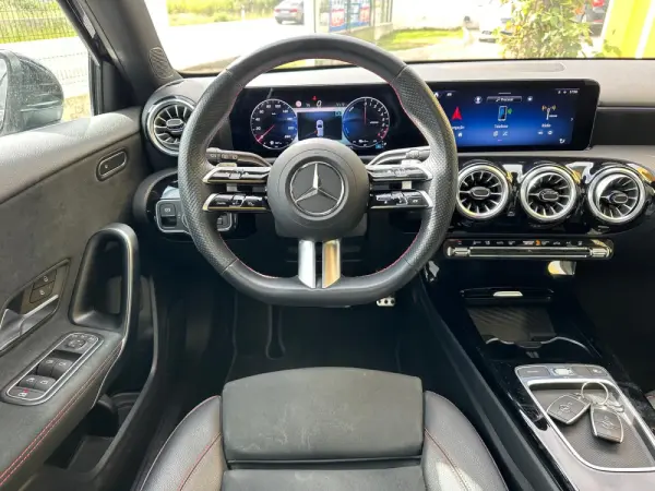 Mercedes-Benz A 250 e AMG Line 21