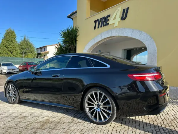 Mercedes-Benz E 250 AMG 8