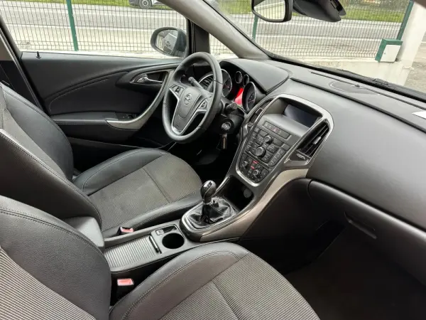 Opel Astra Caravan 1.7 CDTi Cosmo 13
