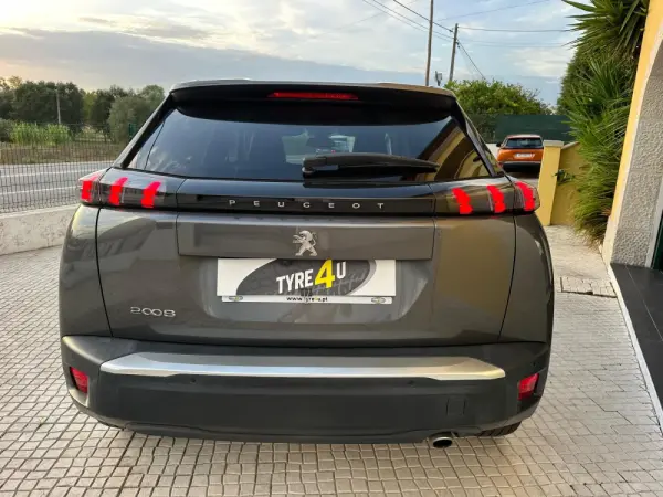 Peugeot 2008 1.5 BlueHDi Allure Pack 11