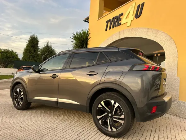 Peugeot 2008 1.5 BlueHDi Allure Pack 17