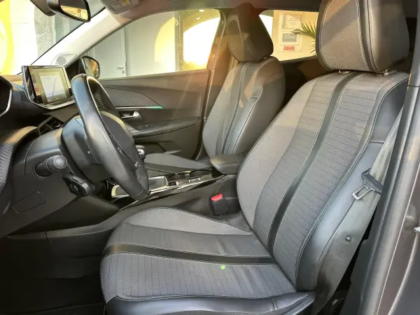 Peugeot 2008 1.5 BlueHDi Allure Pack 21