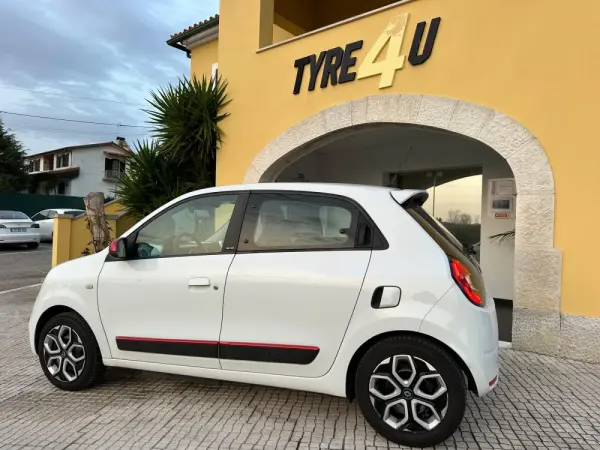 Renault Twingo 22 Intens 8