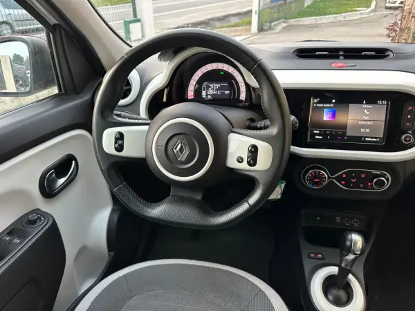 Renault Twingo 22 Intens 17