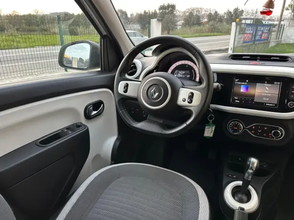 Renault Twingo 22 Intens 19