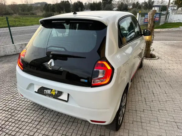 Renault Twingo 22 Intens 21