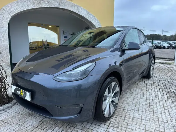 Tesla Model Y Long Range Tração Integral 8