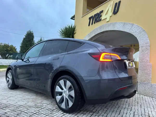 Tesla Model Y Long Range Tração Integral 10