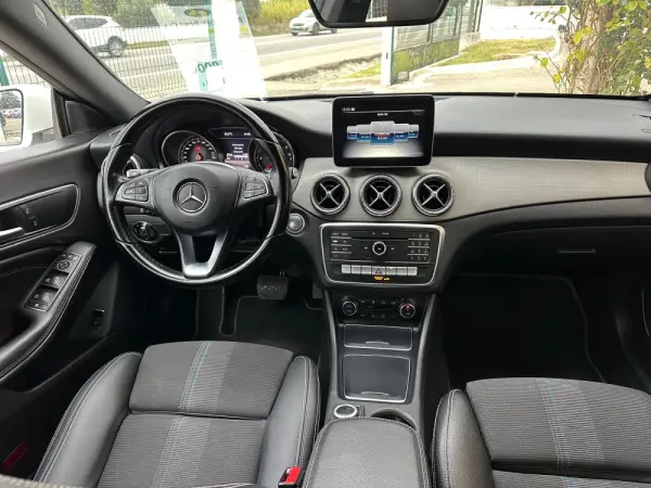 Mercedes-Benz CLA 180 d Shooting Brake Urban Aut. 15