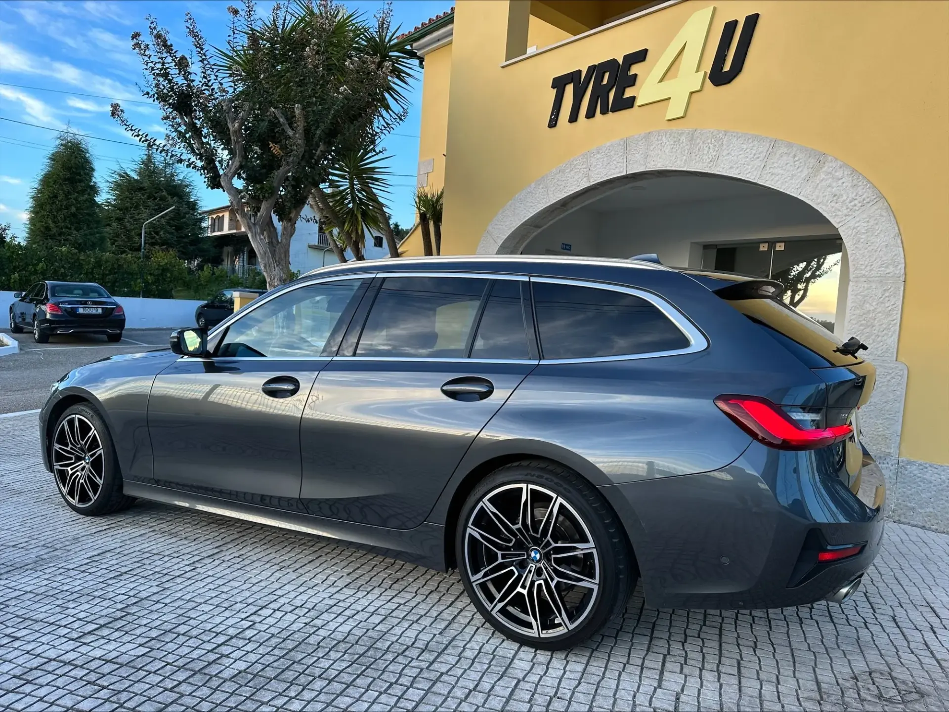 BMW 318 d Touring Advantage Auto 2