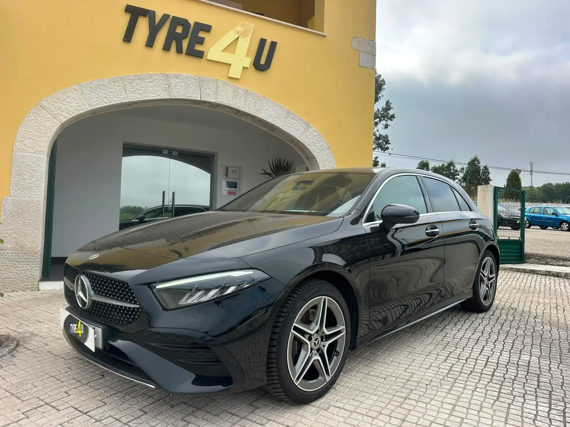 Mercedes-Benz A 250 e AMG Line 1