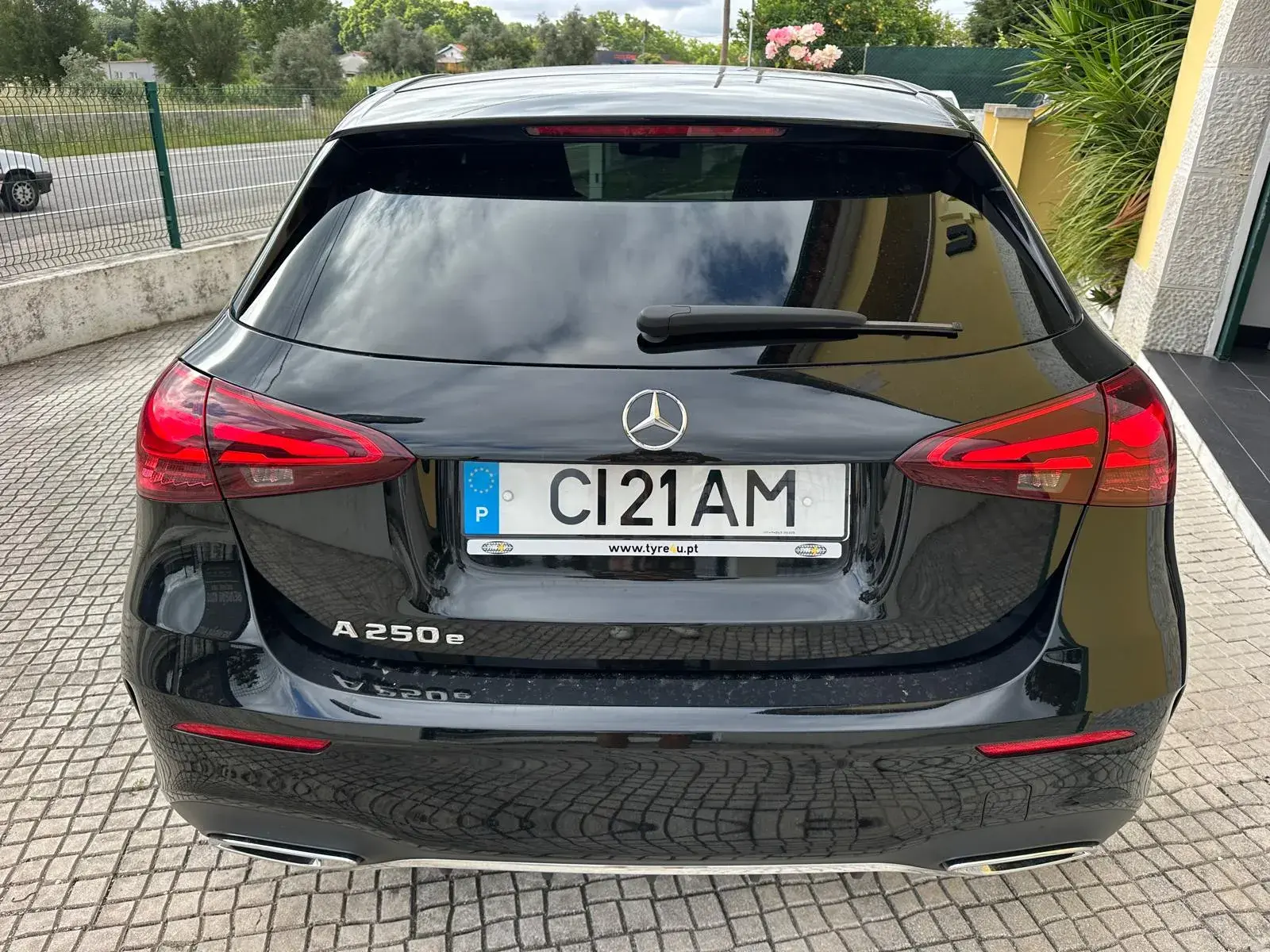 Mercedes-Benz A 250 e AMG Line 5