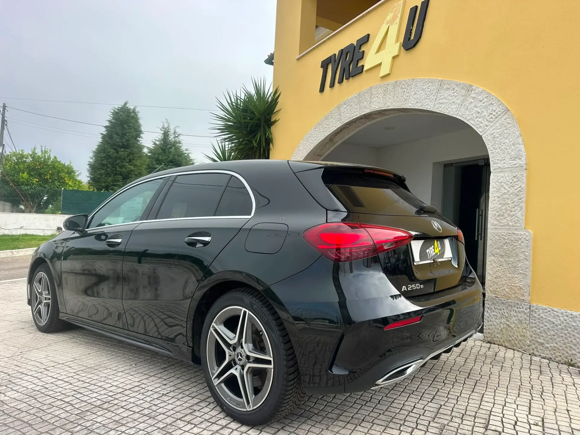 Mercedes-Benz A 250 e AMG Line 8