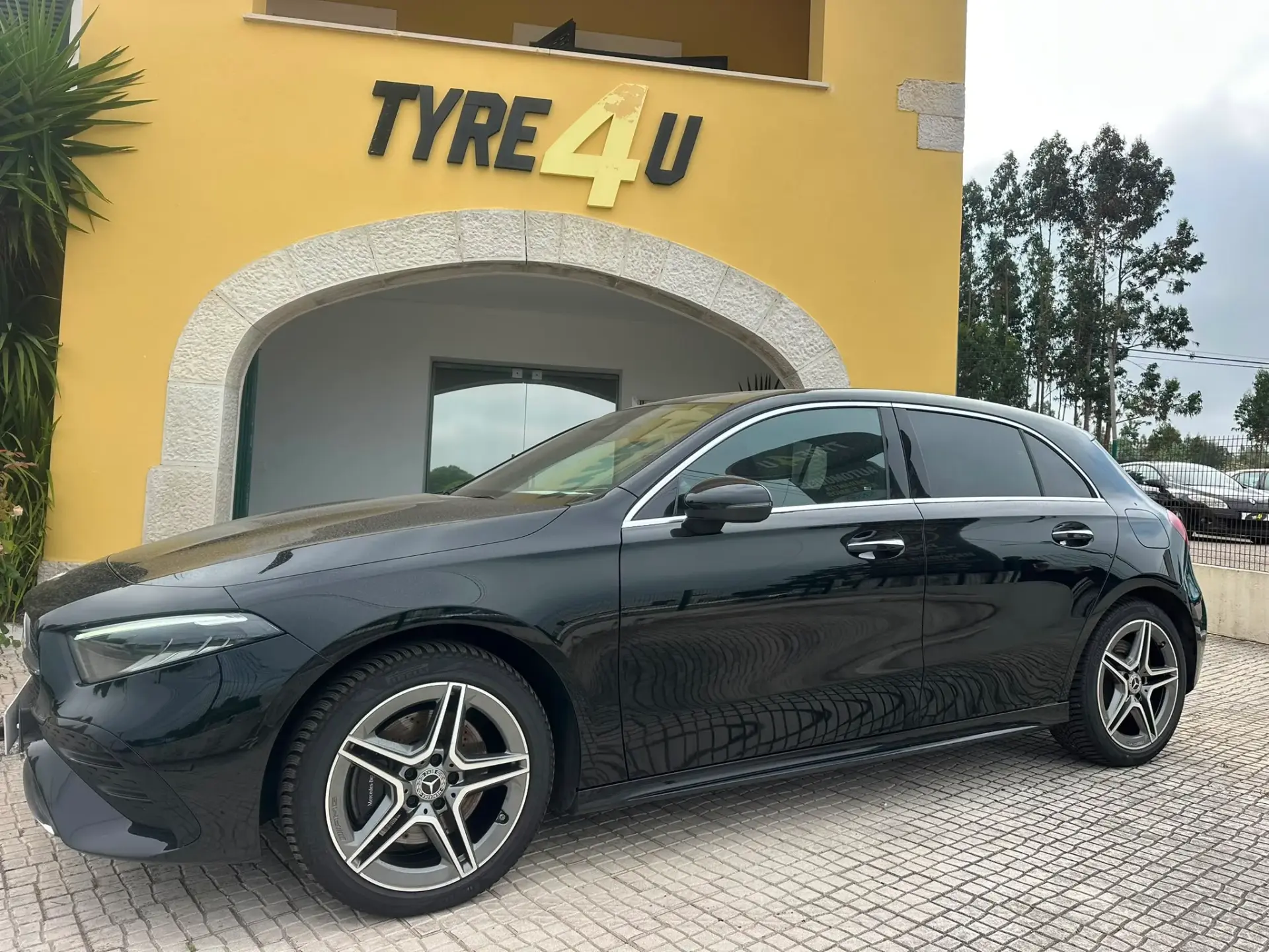 Mercedes-Benz A 250 e AMG Line 9