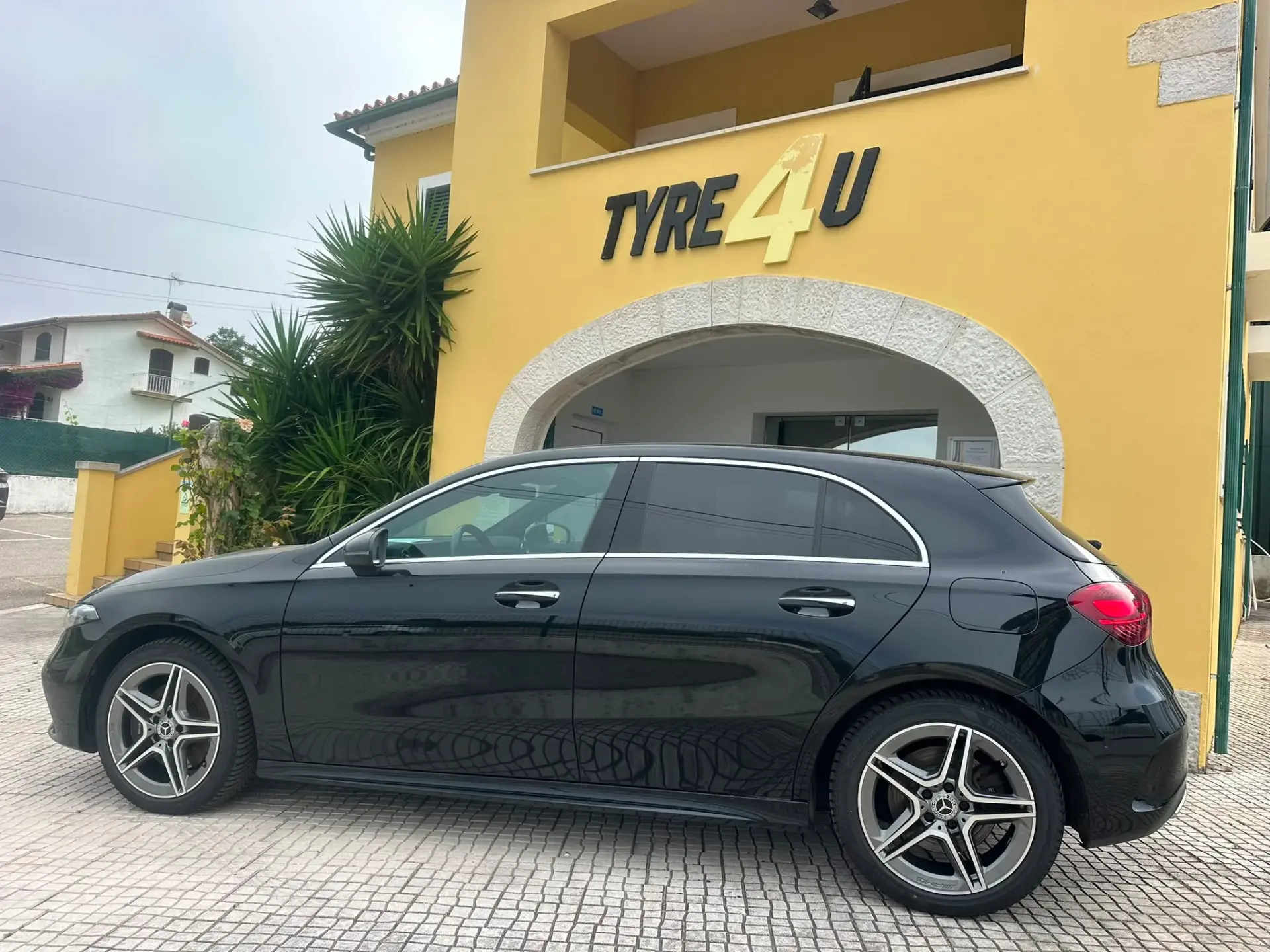 Mercedes-Benz A 250 e AMG Line 10