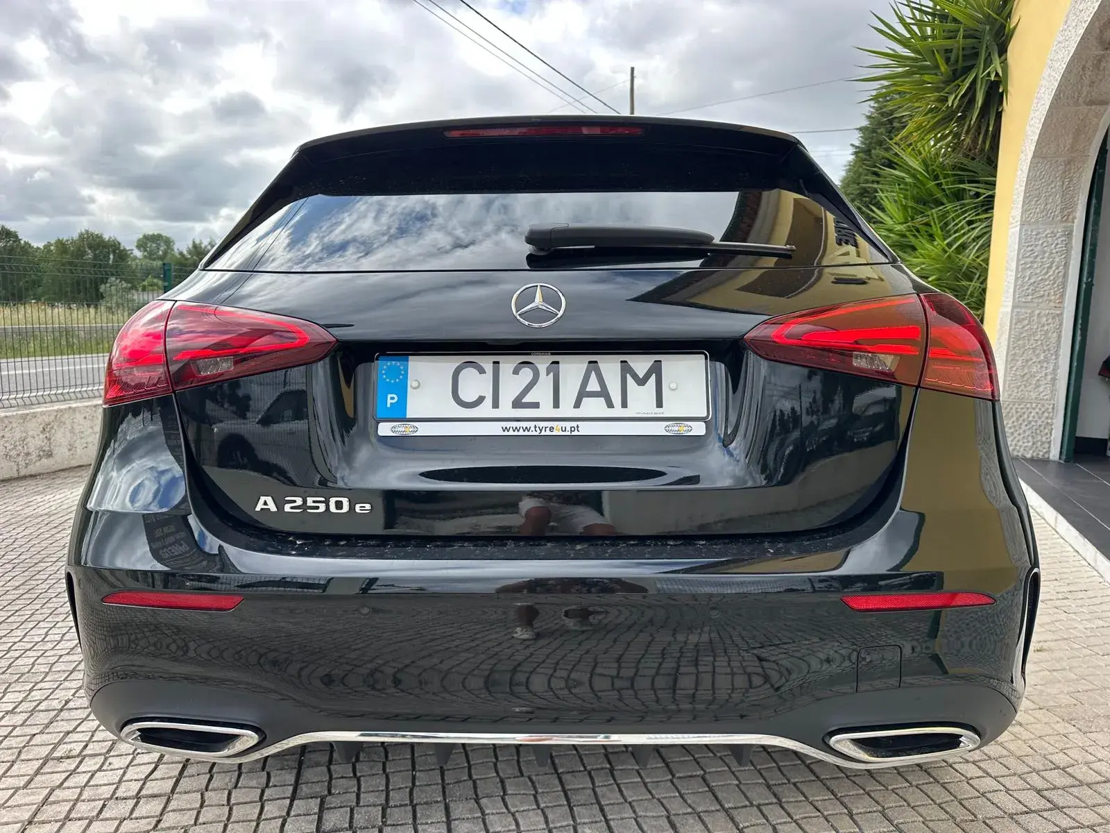 Mercedes-Benz A 250 e AMG Line 14