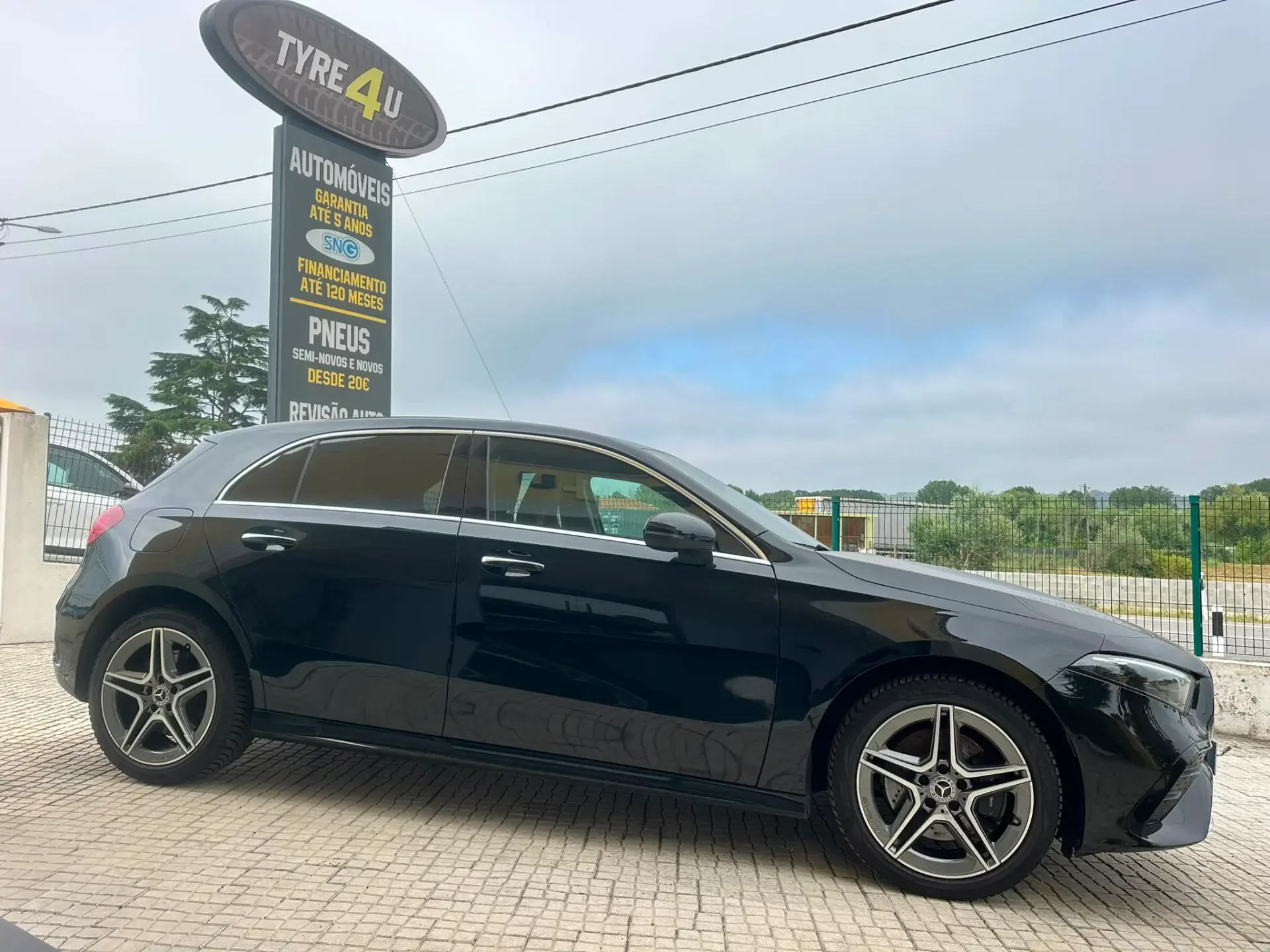 Mercedes-Benz A 250 e AMG Line 17