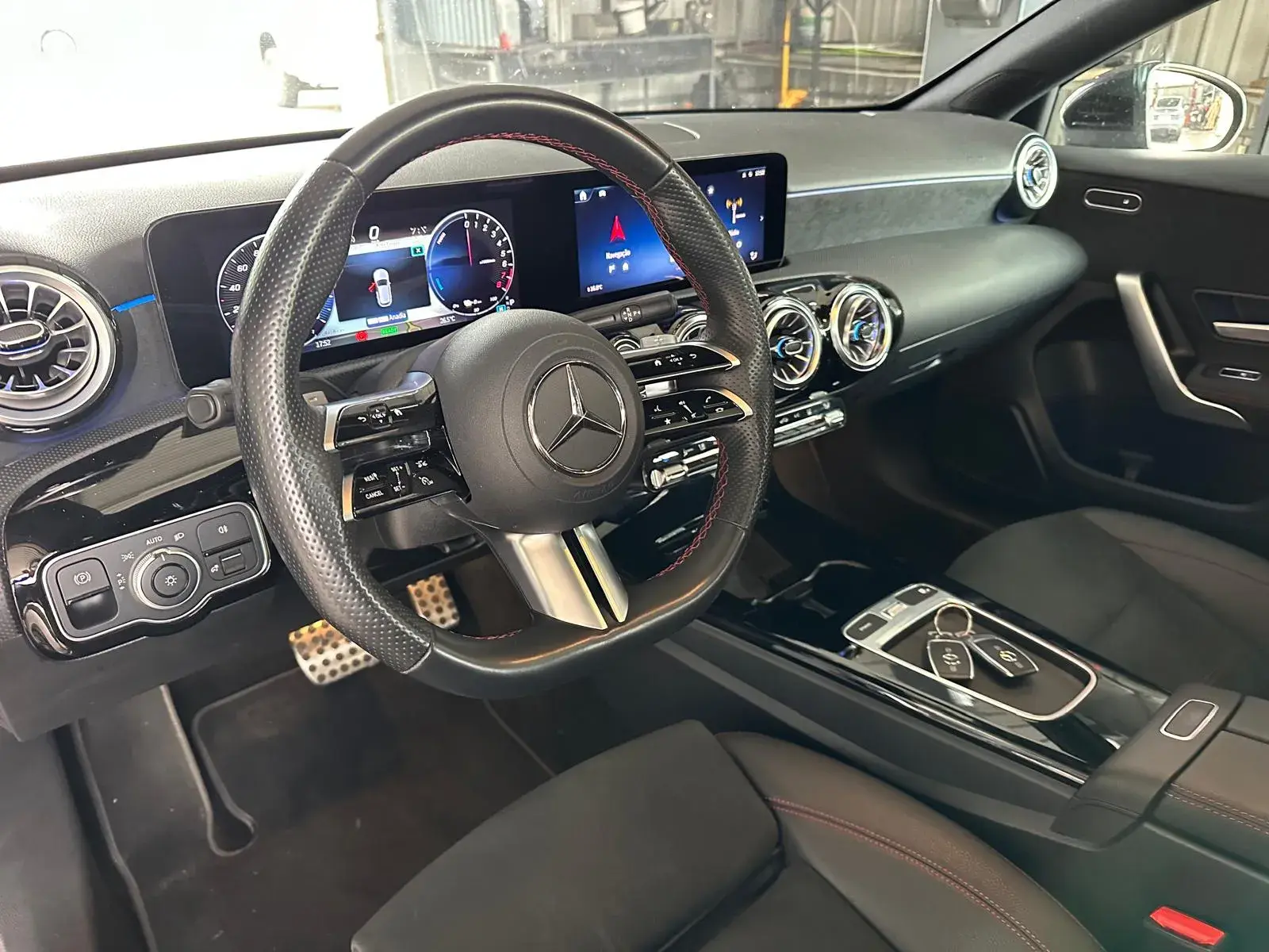 Mercedes-Benz A 250 e AMG Line 28