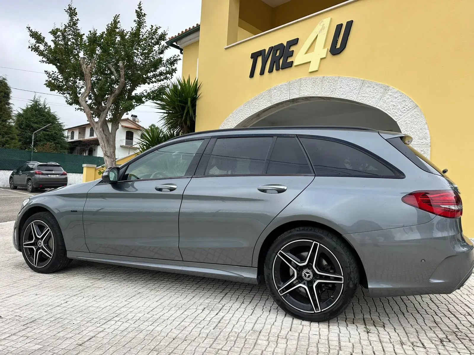 Mercedes-Benz C 300 de T 9G-TRONIC AMG Line 4