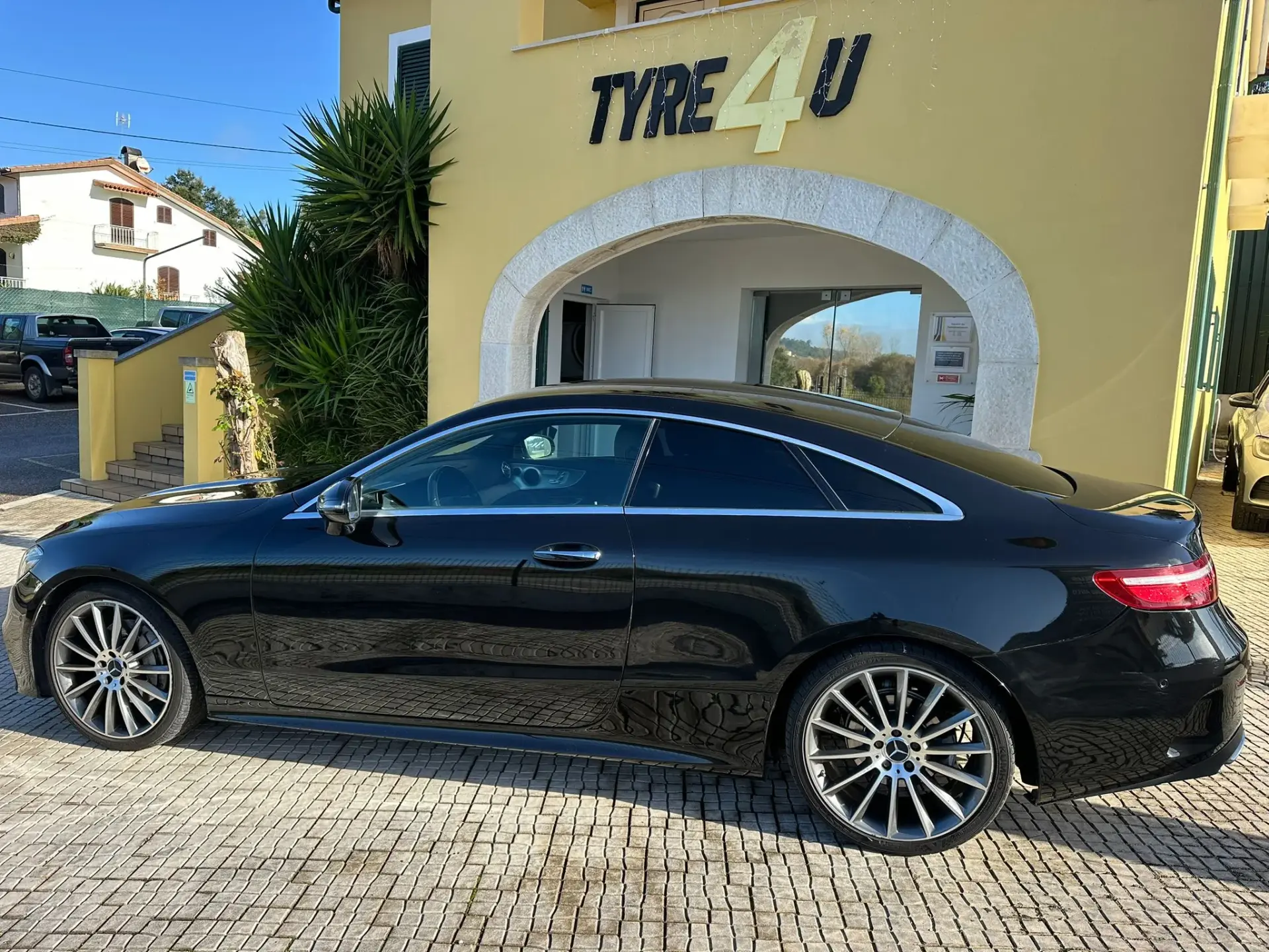Mercedes-Benz E 250 AMG 5
