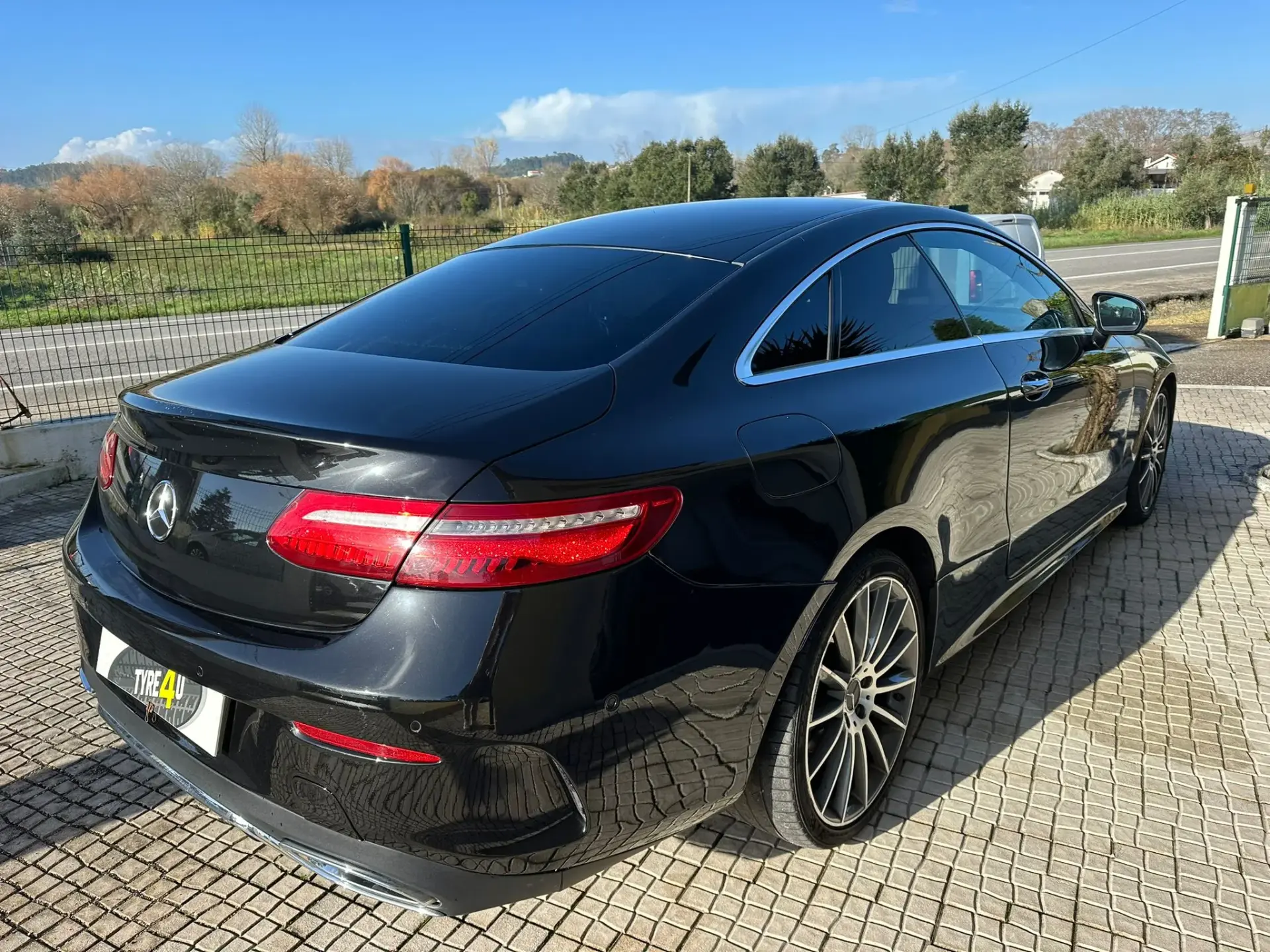 Mercedes-Benz E 250 AMG 11