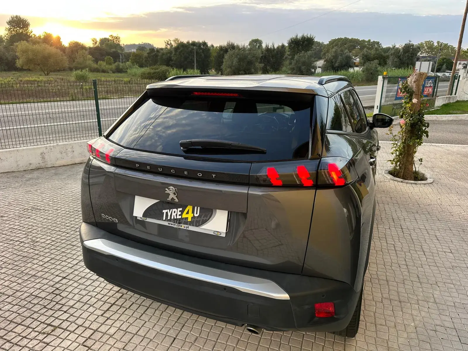 Peugeot 2008 1.5 BlueHDi Allure Pack 4