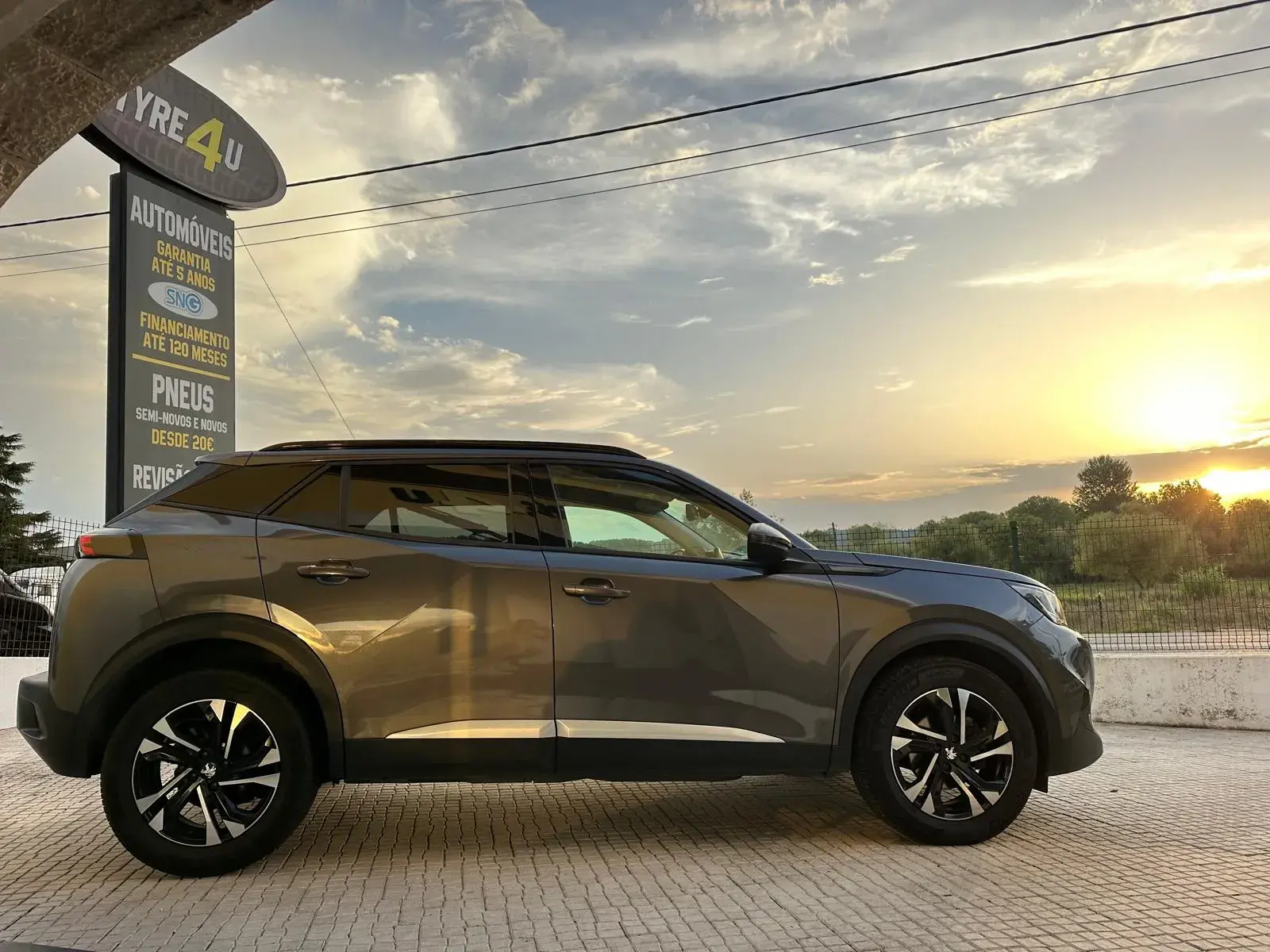 Peugeot 2008 1.5 BlueHDi Allure Pack 12
