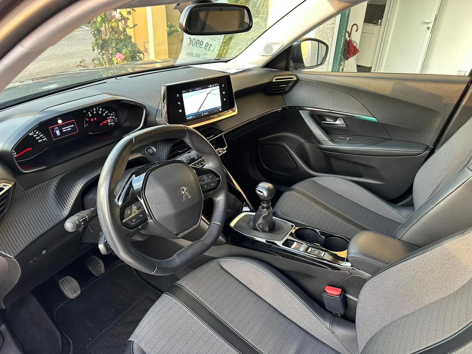 Peugeot 2008 1.5 BlueHDi Allure Pack 19