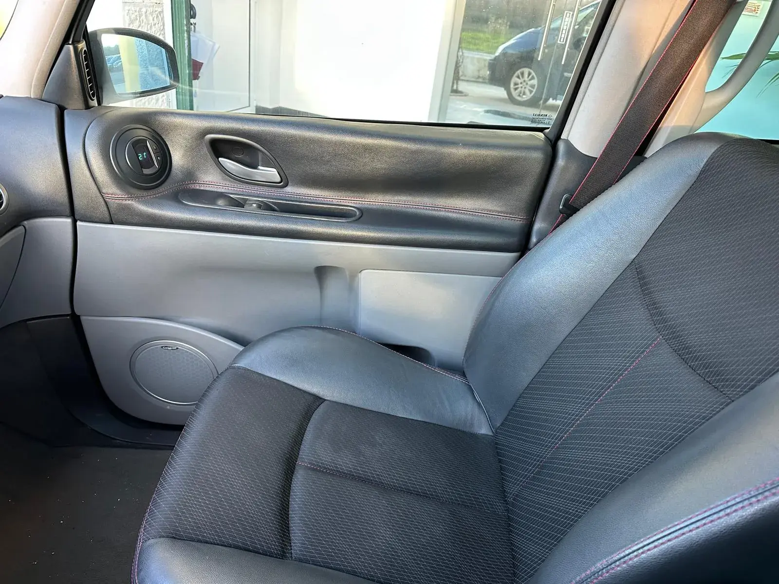Renault Espace 2.0 dCi Initiale 7L 13