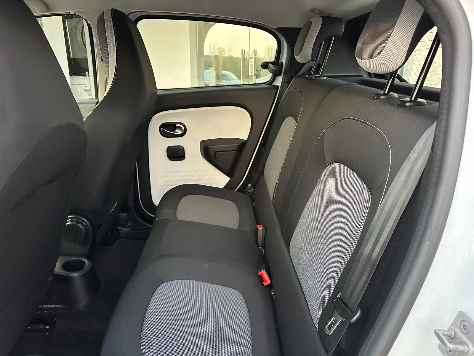 Renault Twingo 22 Intens 15