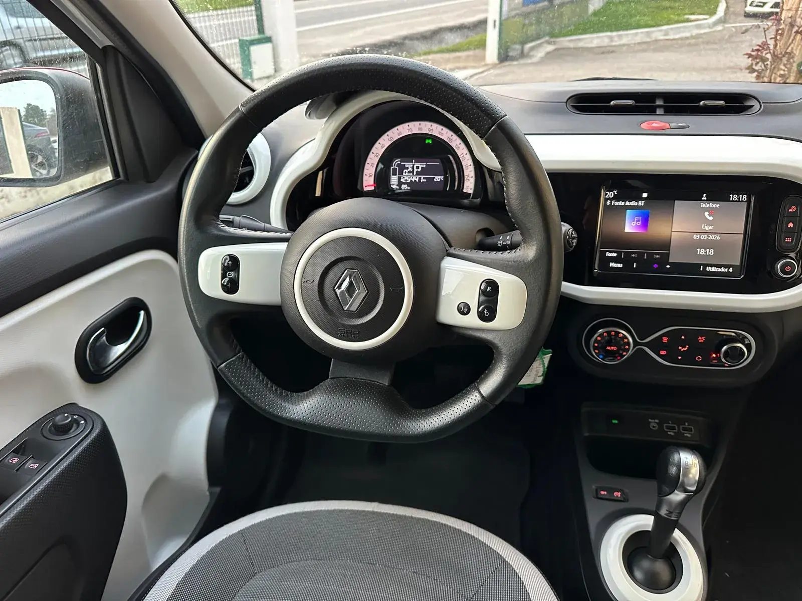 Renault Twingo 22 Intens 17