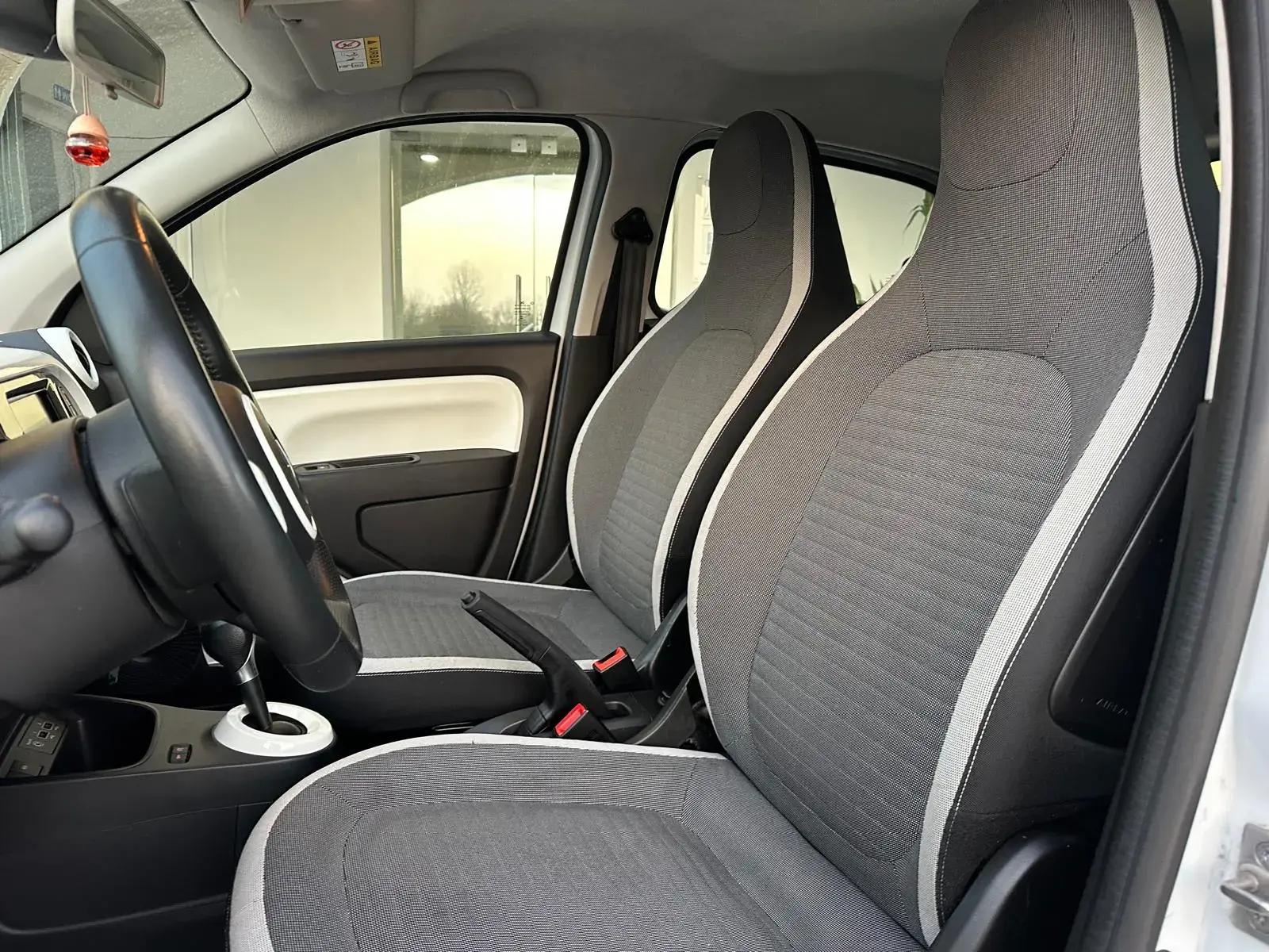 Renault Twingo 22 Intens 18