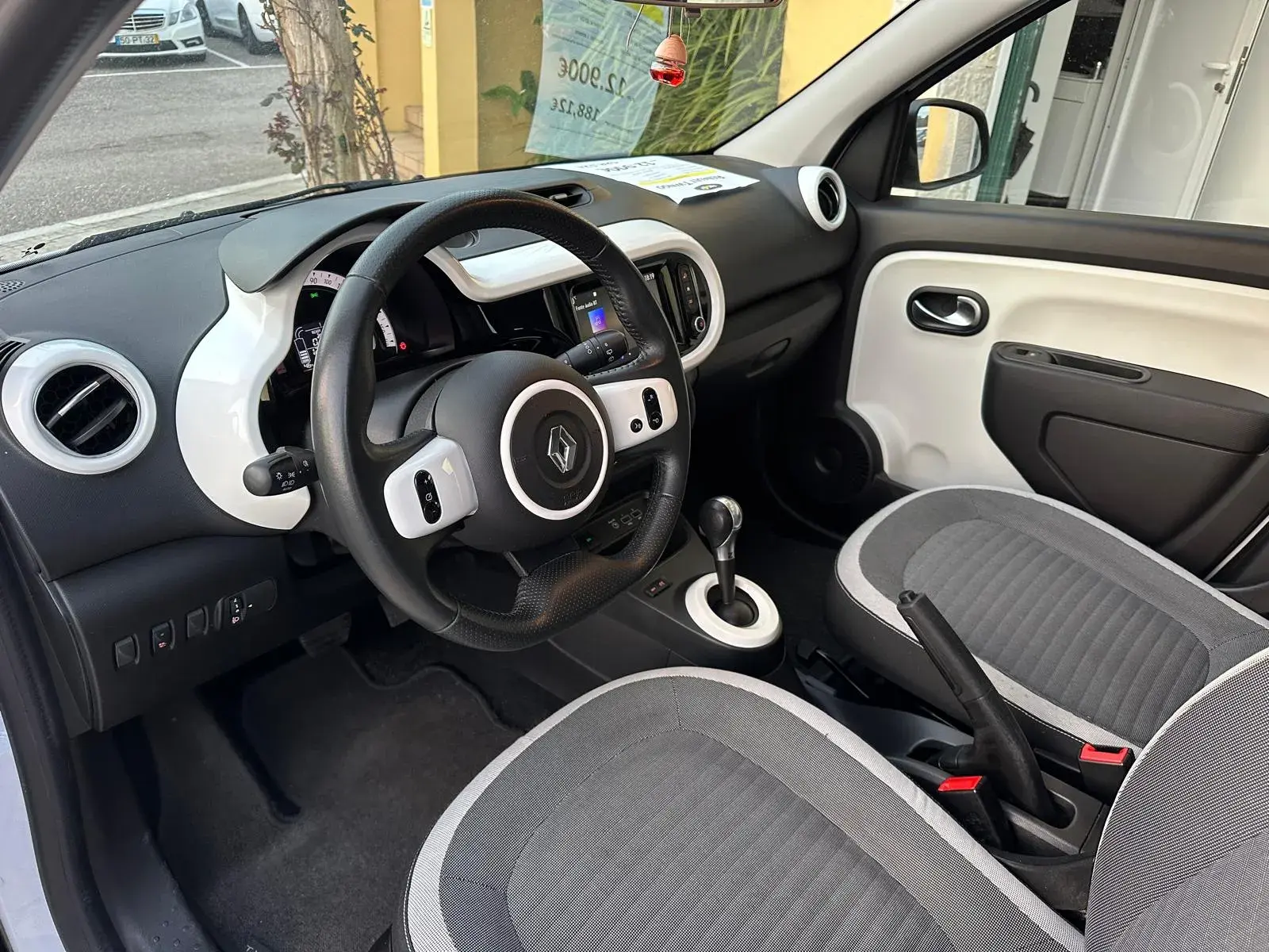Renault Twingo 22 Intens 20