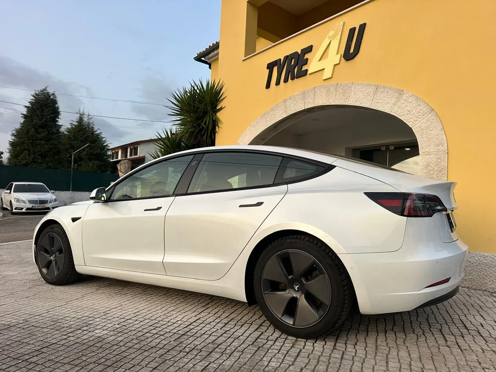 Tesla Model 3 AWD Dual Motor 4
