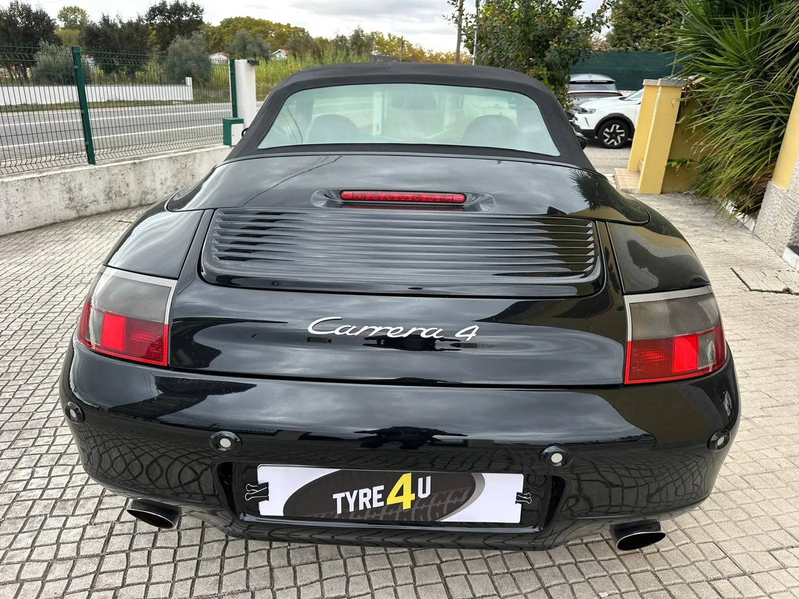 Porsche 911 (964) CARRERA 4 CABRIO 11