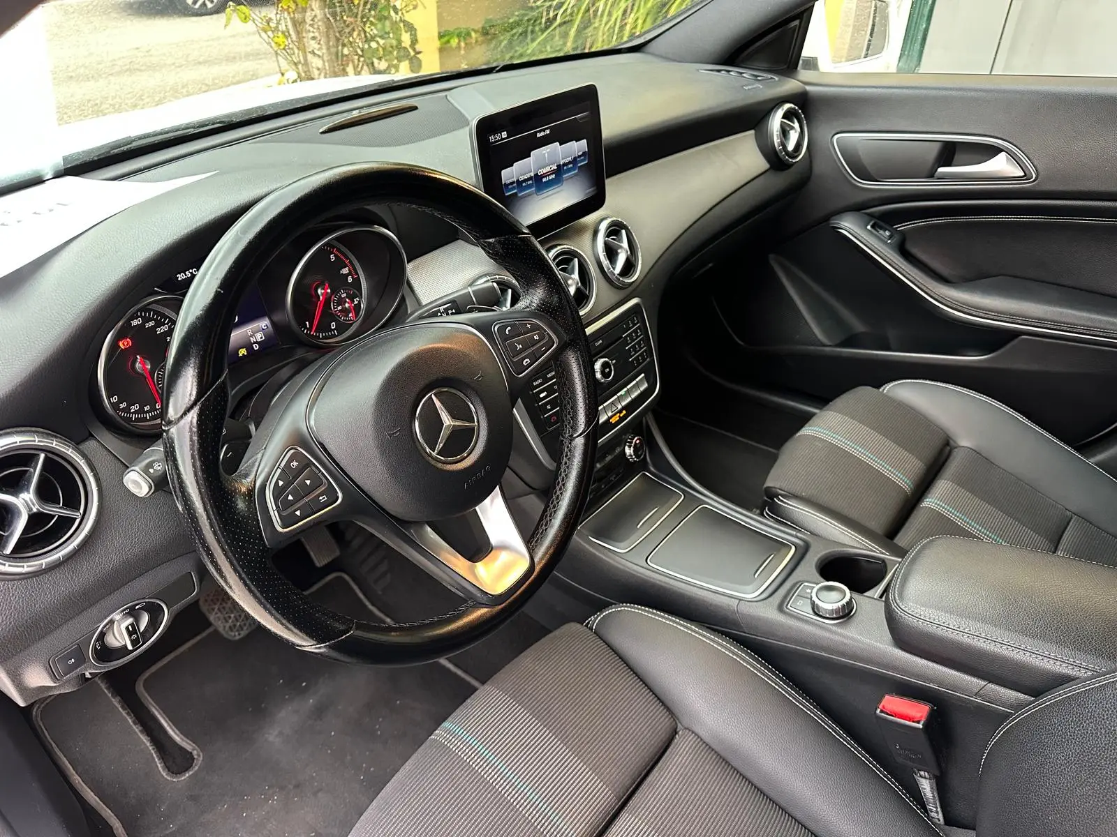 Mercedes-Benz CLA 180 d Shooting Brake Urban Aut. 14