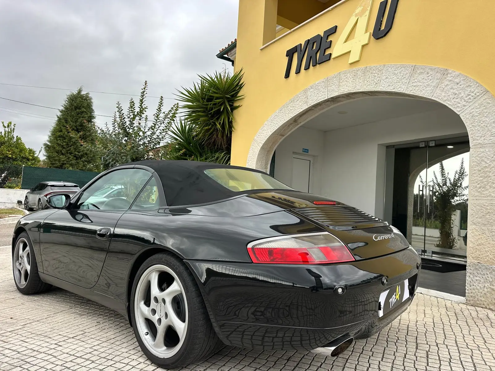 Porsche 911 (964) CARRERA 4 CABRIO 10