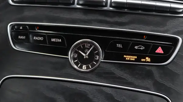 Mercedes-Benz C 300 BlueTEC Hybrid AMG Line 19