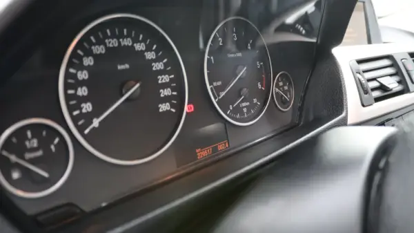 BMW 318 d Touring Auto 10