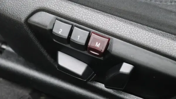 BMW 318 d Touring Auto 13