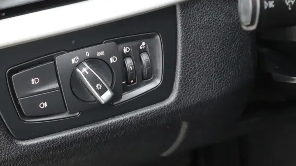 BMW 318 d Touring Auto 14